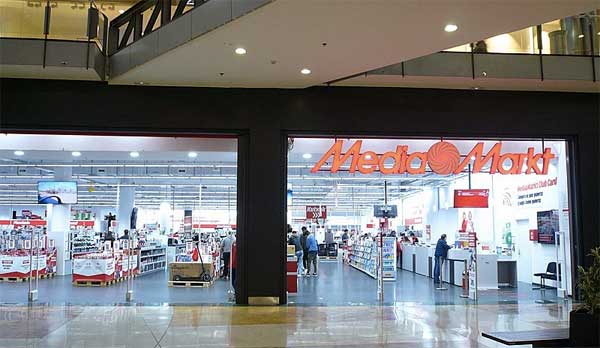 Foto de la entrada a una tienda MediaMarkt situada en un centro comercial