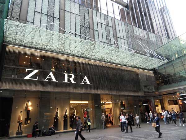Foto del acceso y exterior de una tienda Zara en Australia