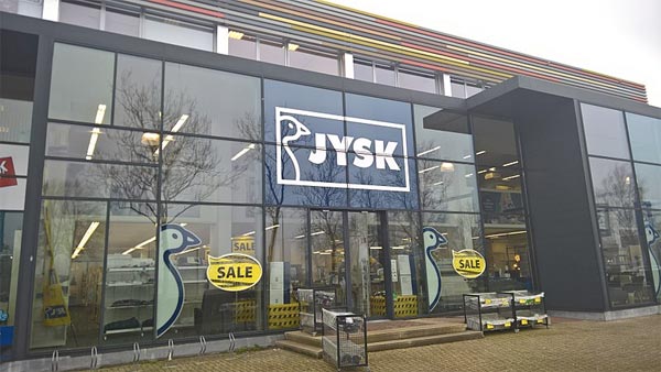 Foto de la entrada a una tienda Jysk
