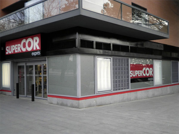 Foto del exterior de un Supercor Exprés