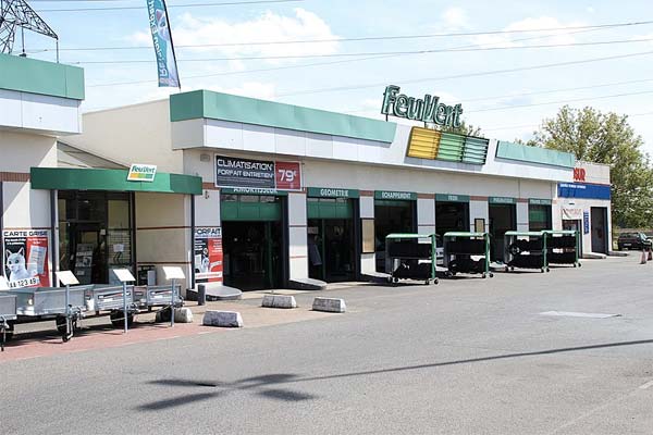 Foto del exterior de una tienda y talleres de Feuvert