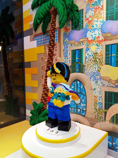 Antoni, el personaje emblemático de la Lego Flagship Store Barcelona